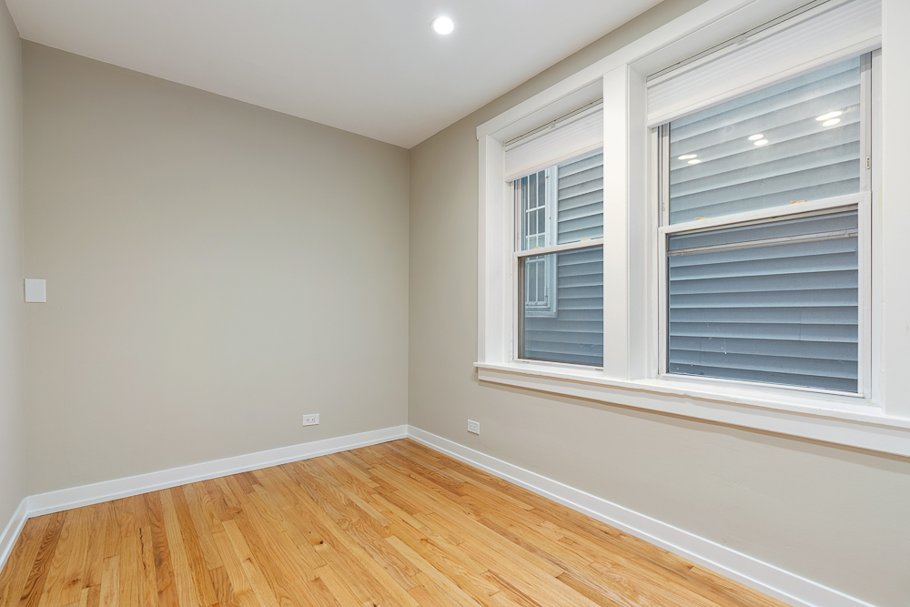 2432 W Carmen Avenue Unit: 1