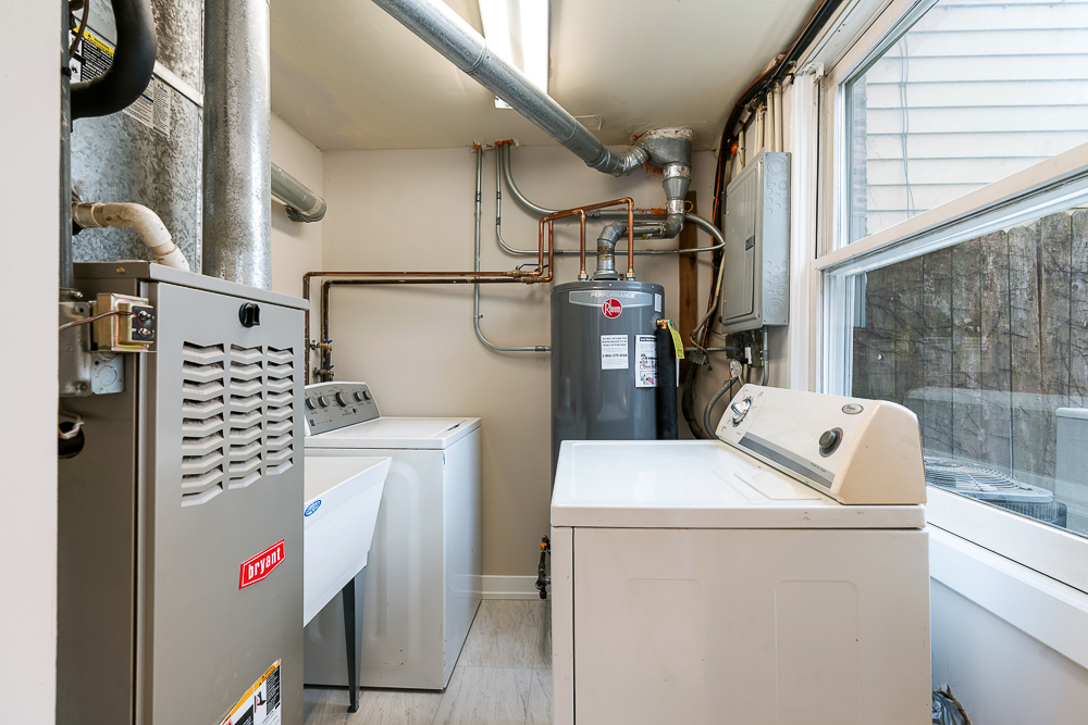 2432 W Carmen Avenue Unit: 1