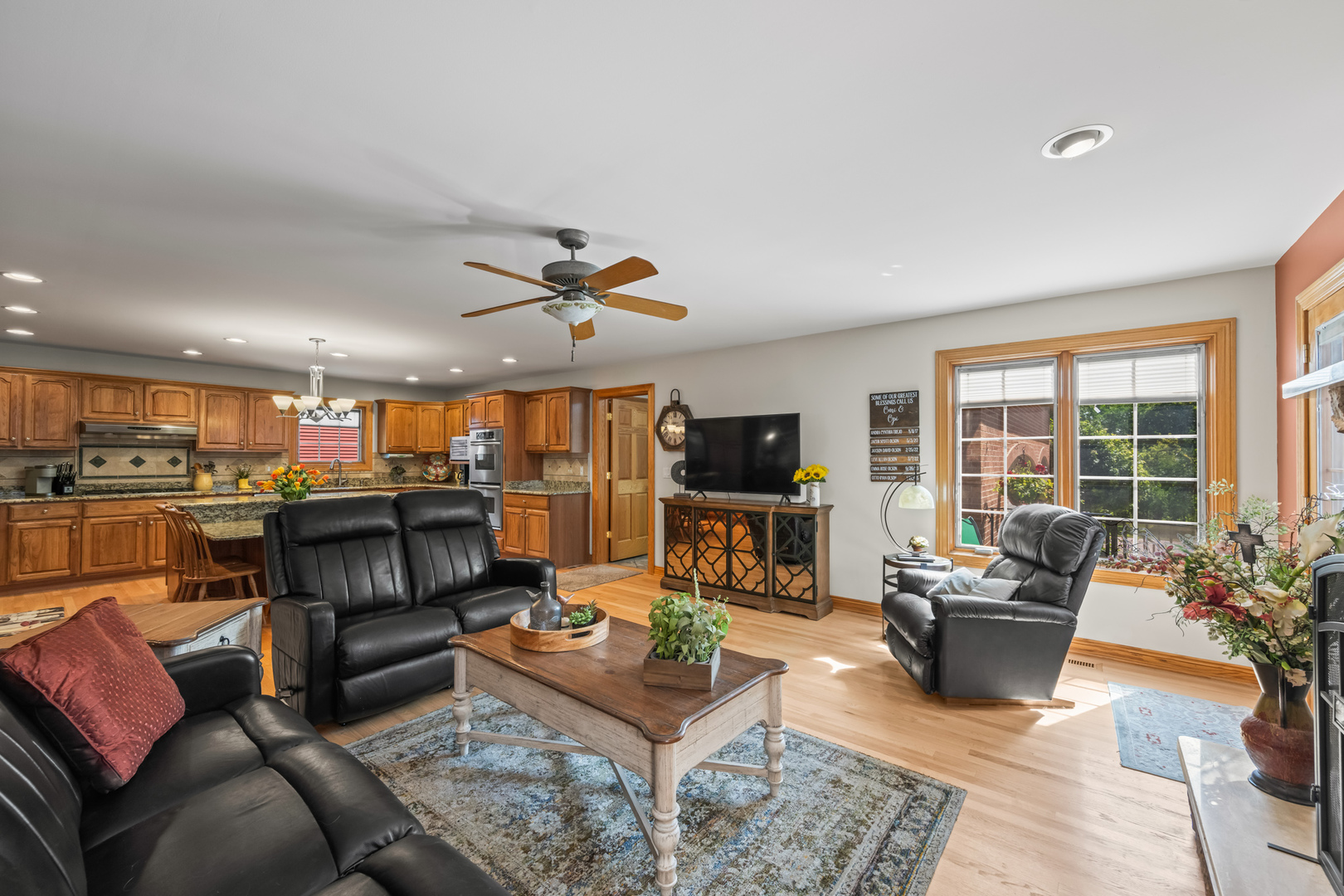 429 W KENILWORTH Avenue