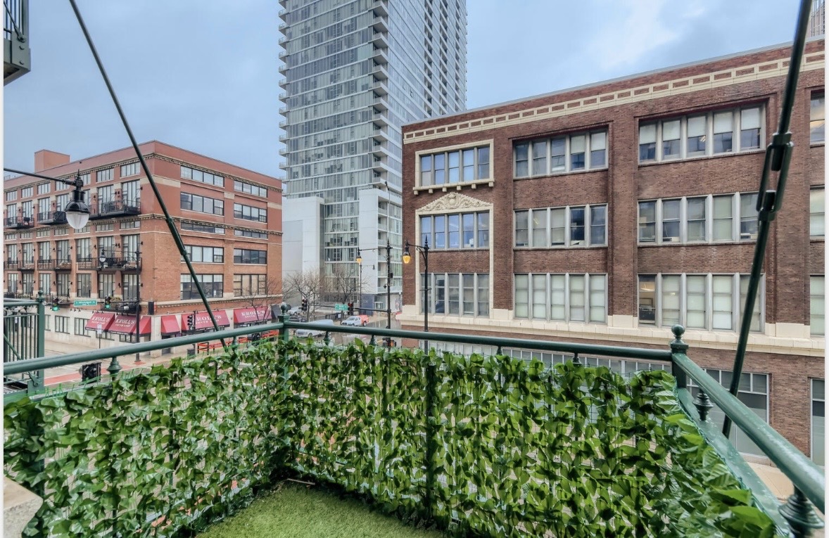 1801 S Michigan Avenue Unit: 302