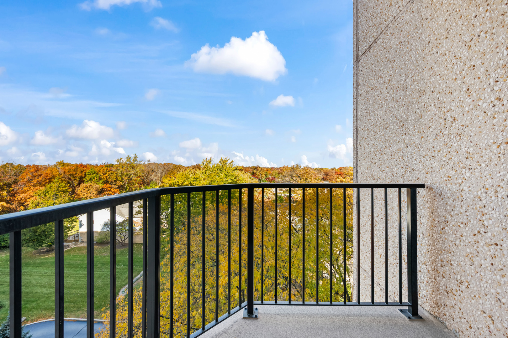 190 S Wood Dale Road Unit: 704