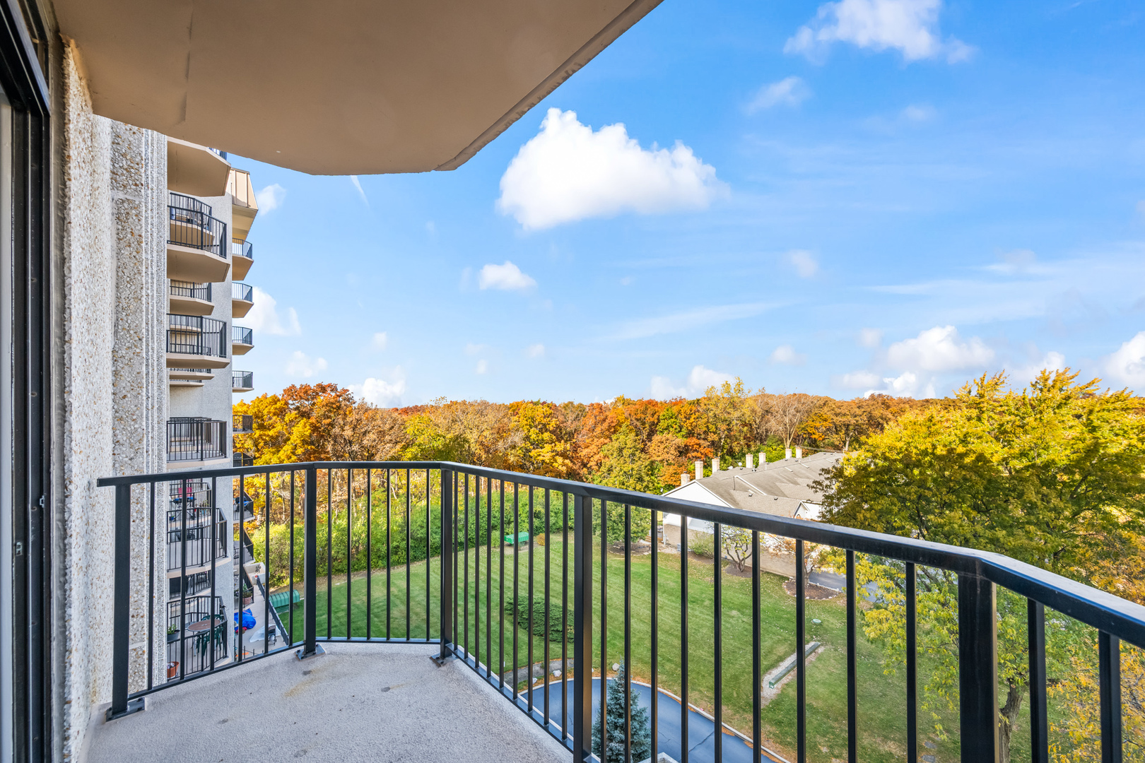 190 S Wood Dale Road Unit: 704