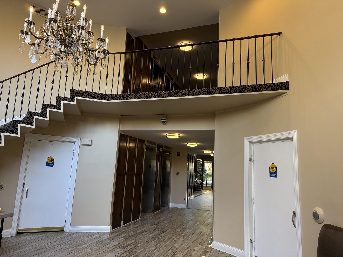 190 S Wood Dale Road Unit: 704