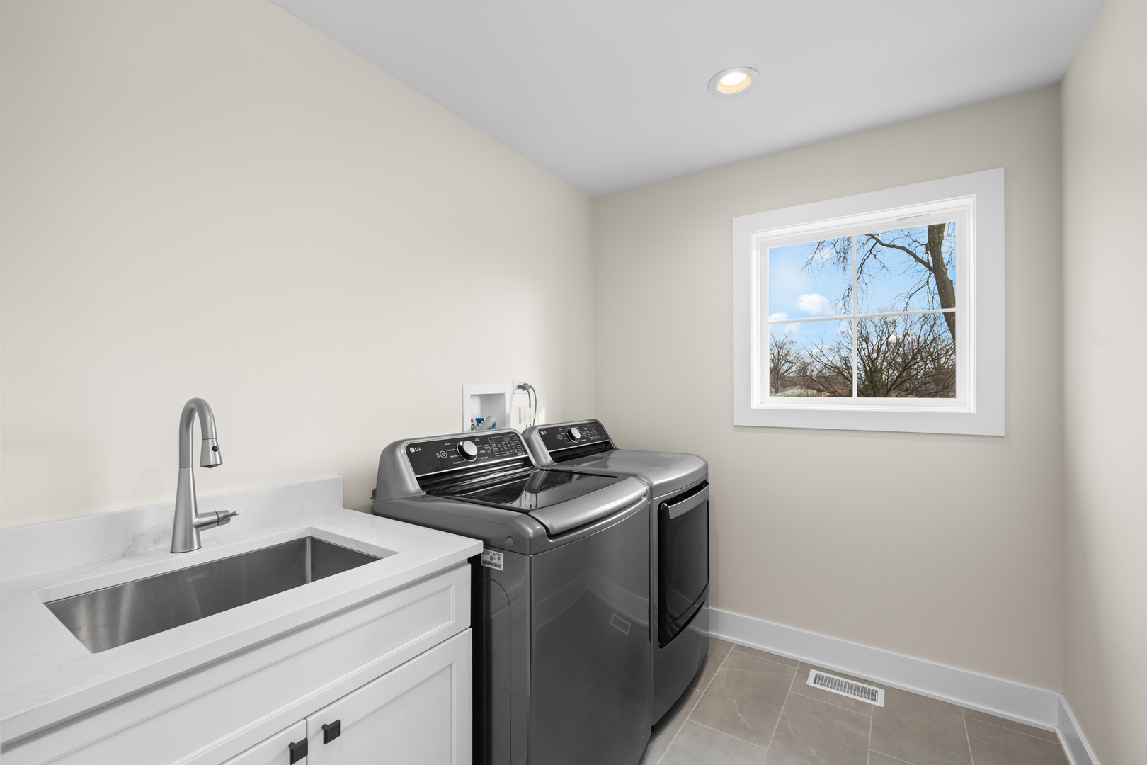 1222 N Walnut Avenue