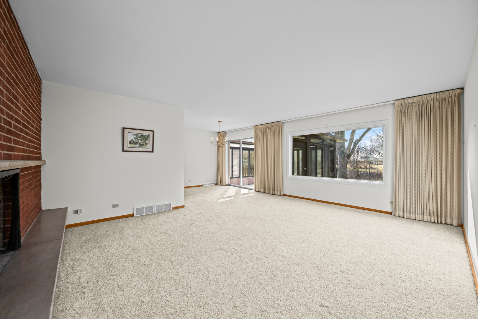 407 E Berkshire Lane