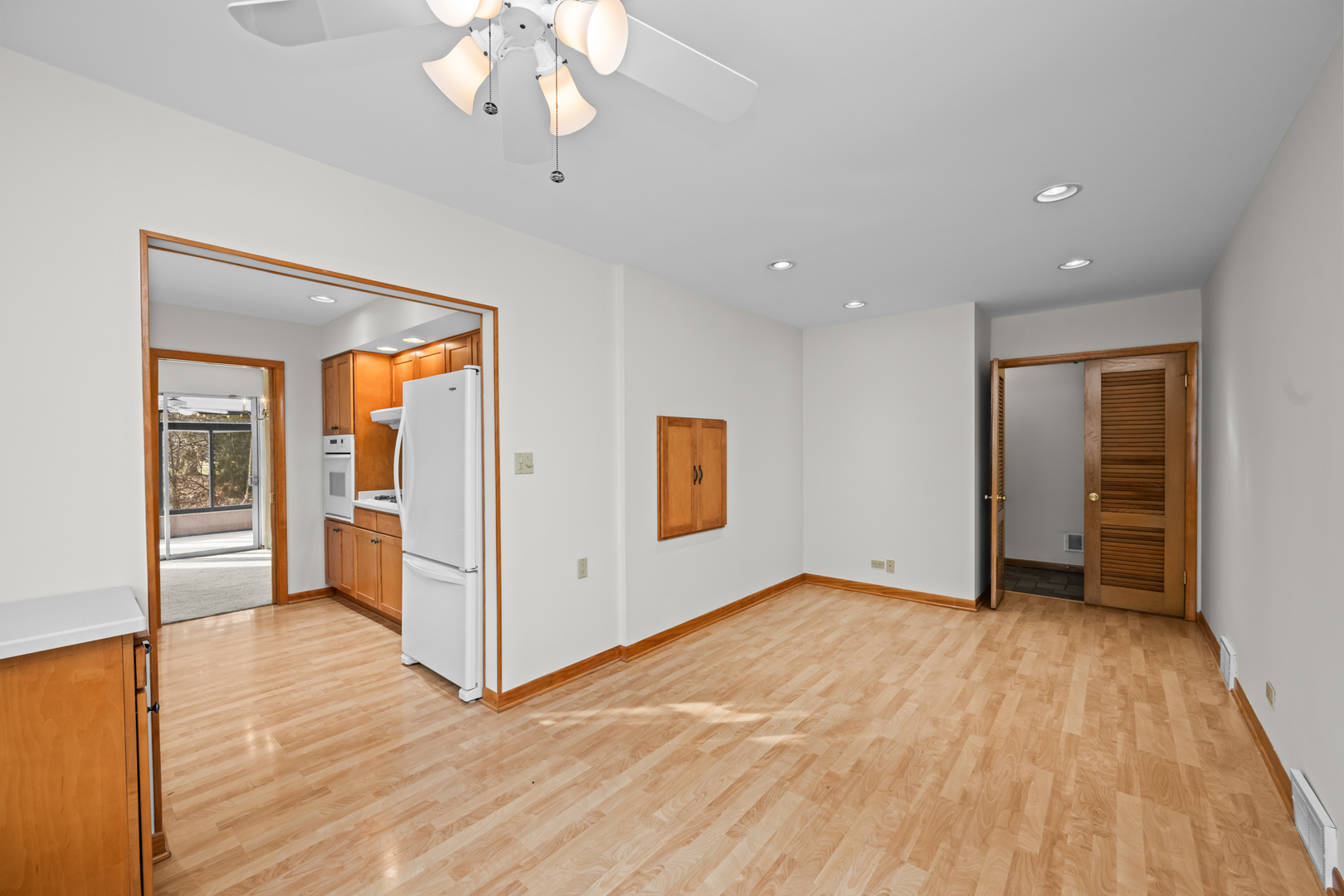 407 E Berkshire Lane