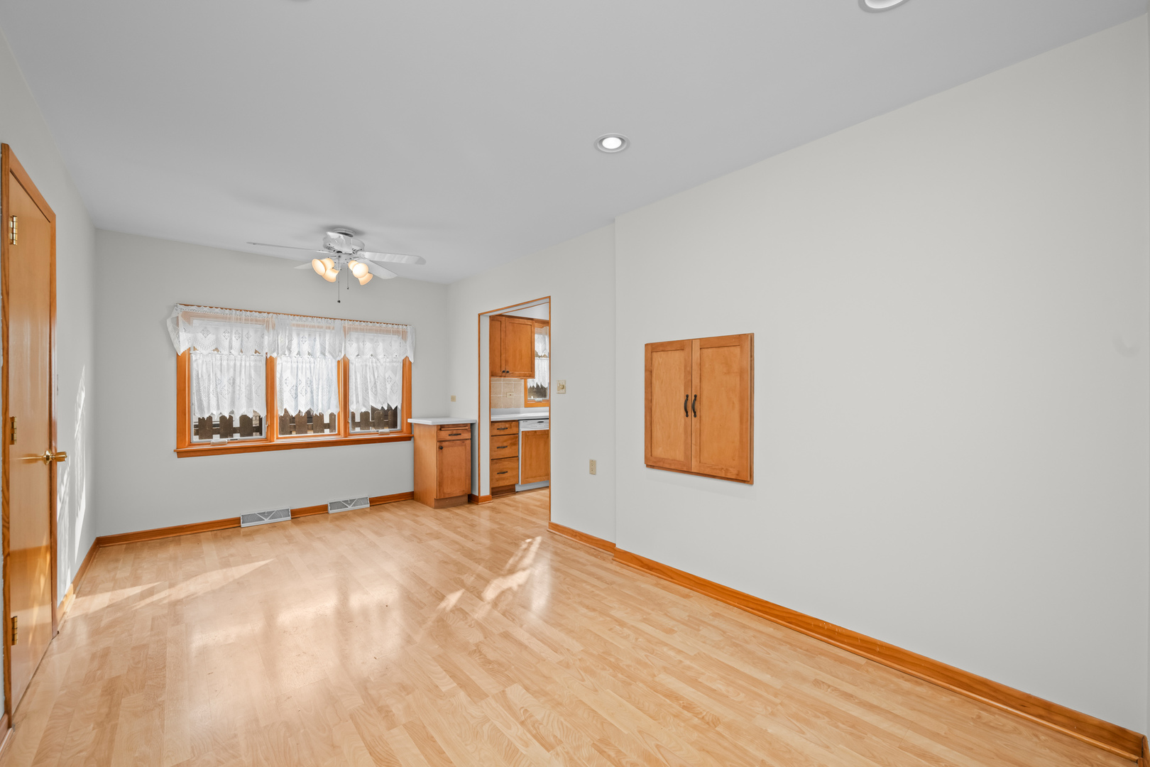 407 E Berkshire Lane