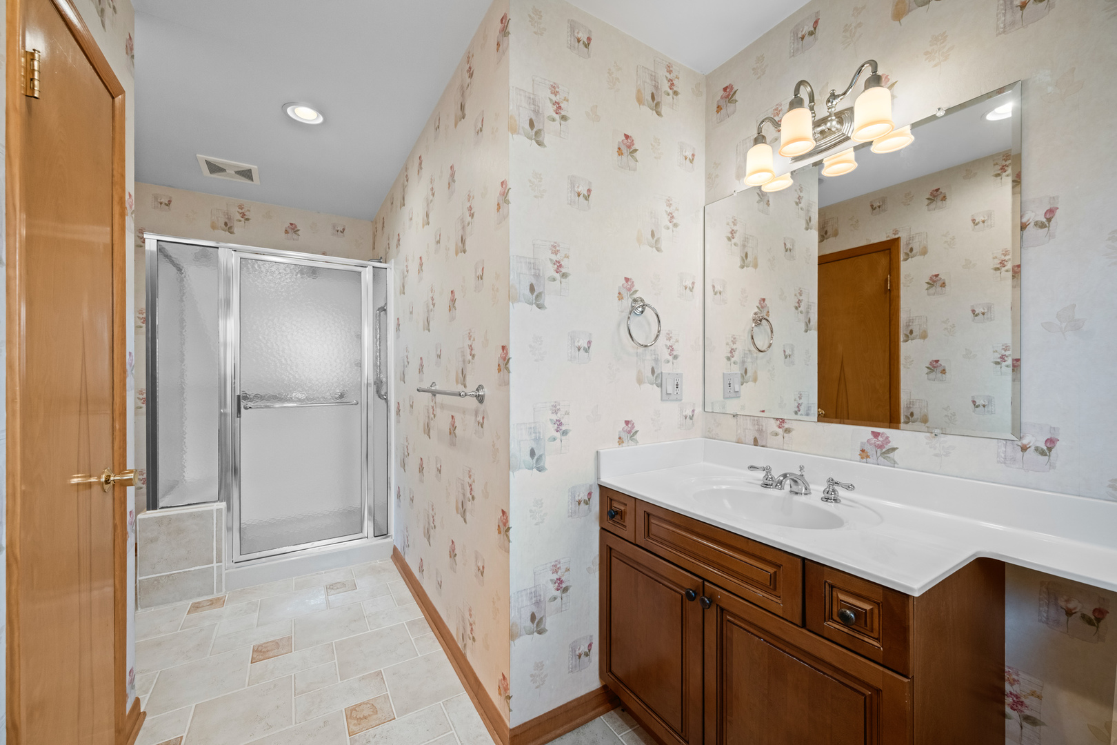 407 E Berkshire Lane