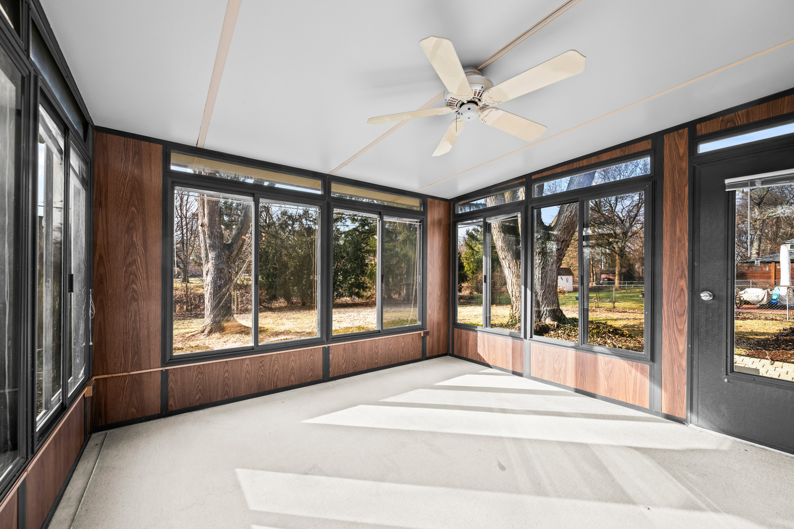 407 E Berkshire Lane