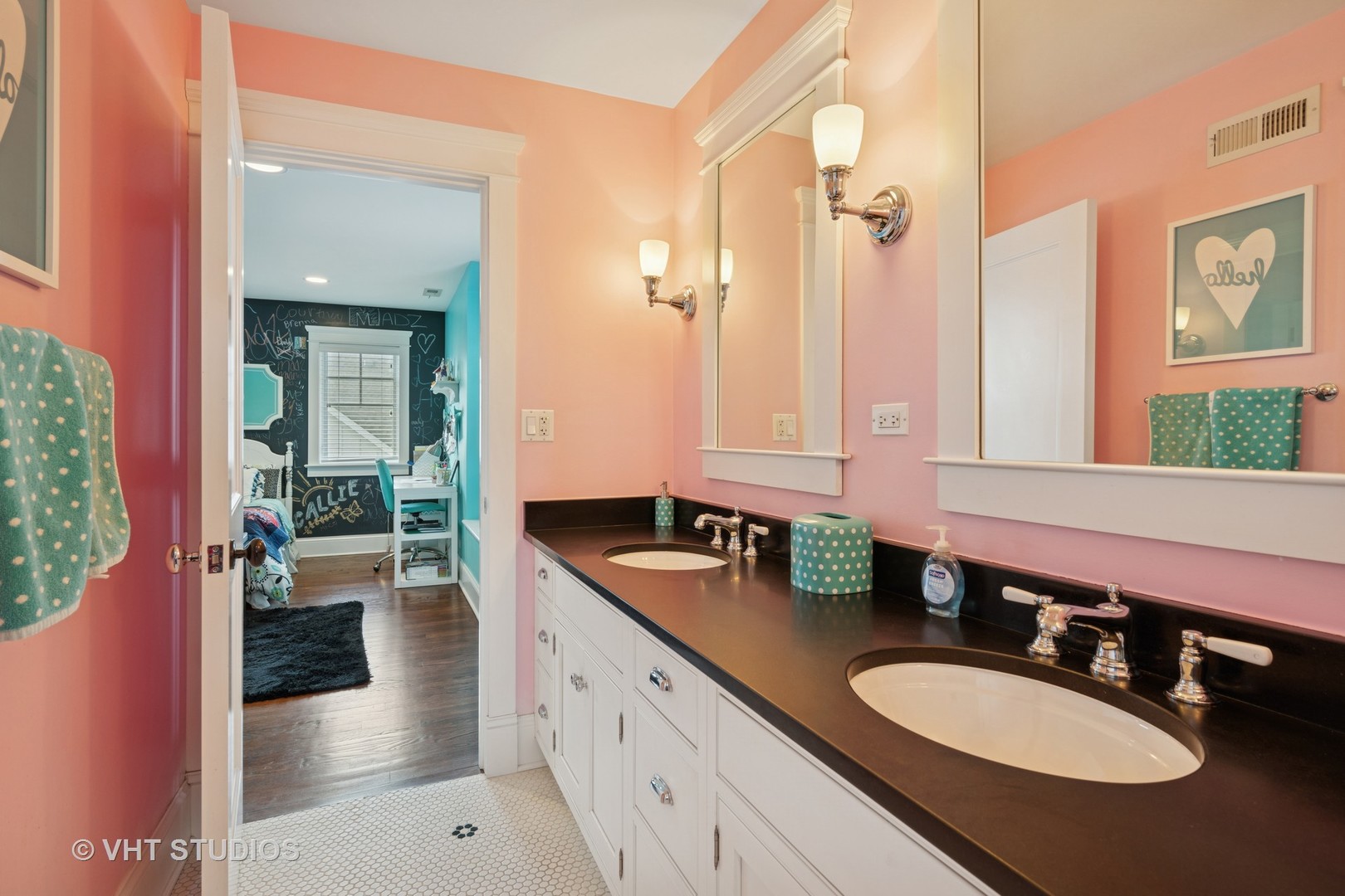 1605 N Chicago Avenue