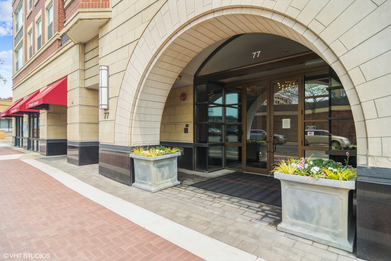 77 S Evergreen Avenue Unit: 606