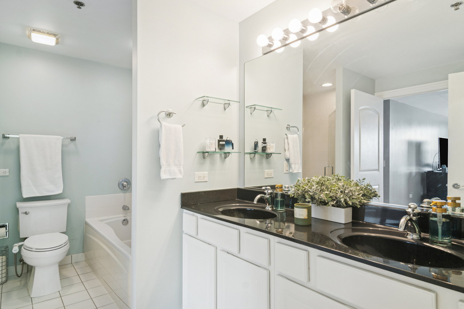 77 S Evergreen Avenue Unit: 606