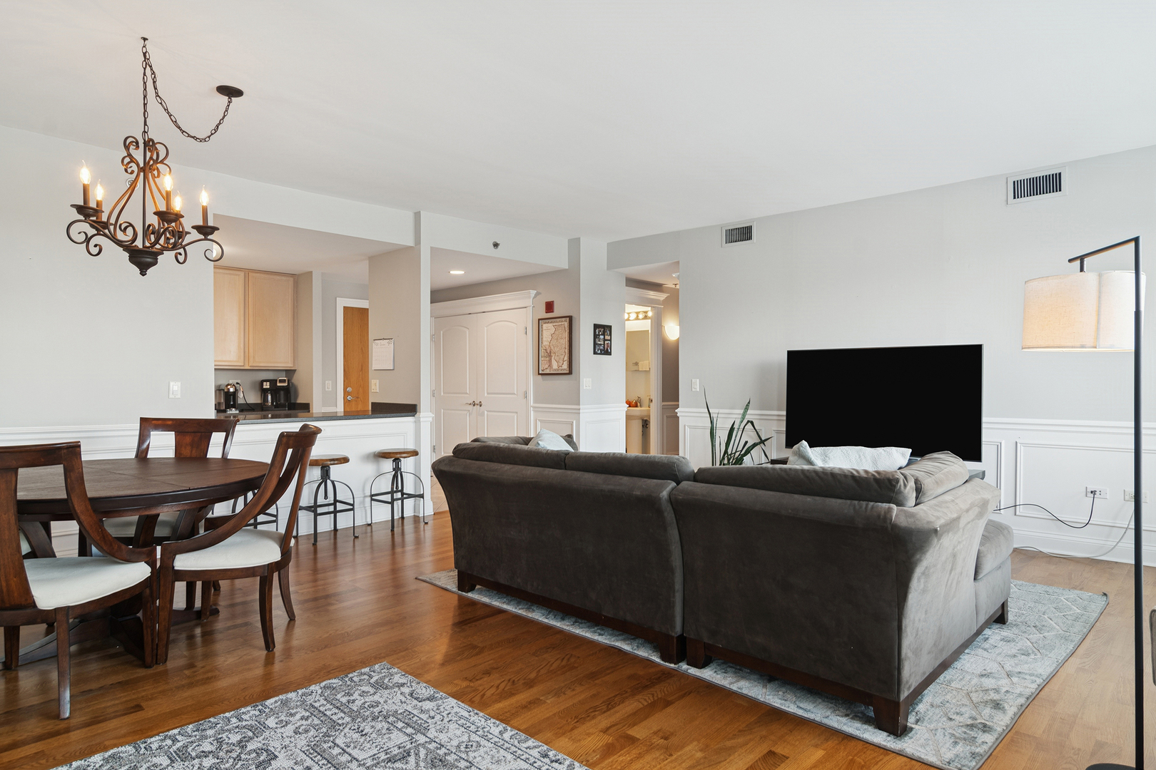 77 S Evergreen Avenue Unit: 606