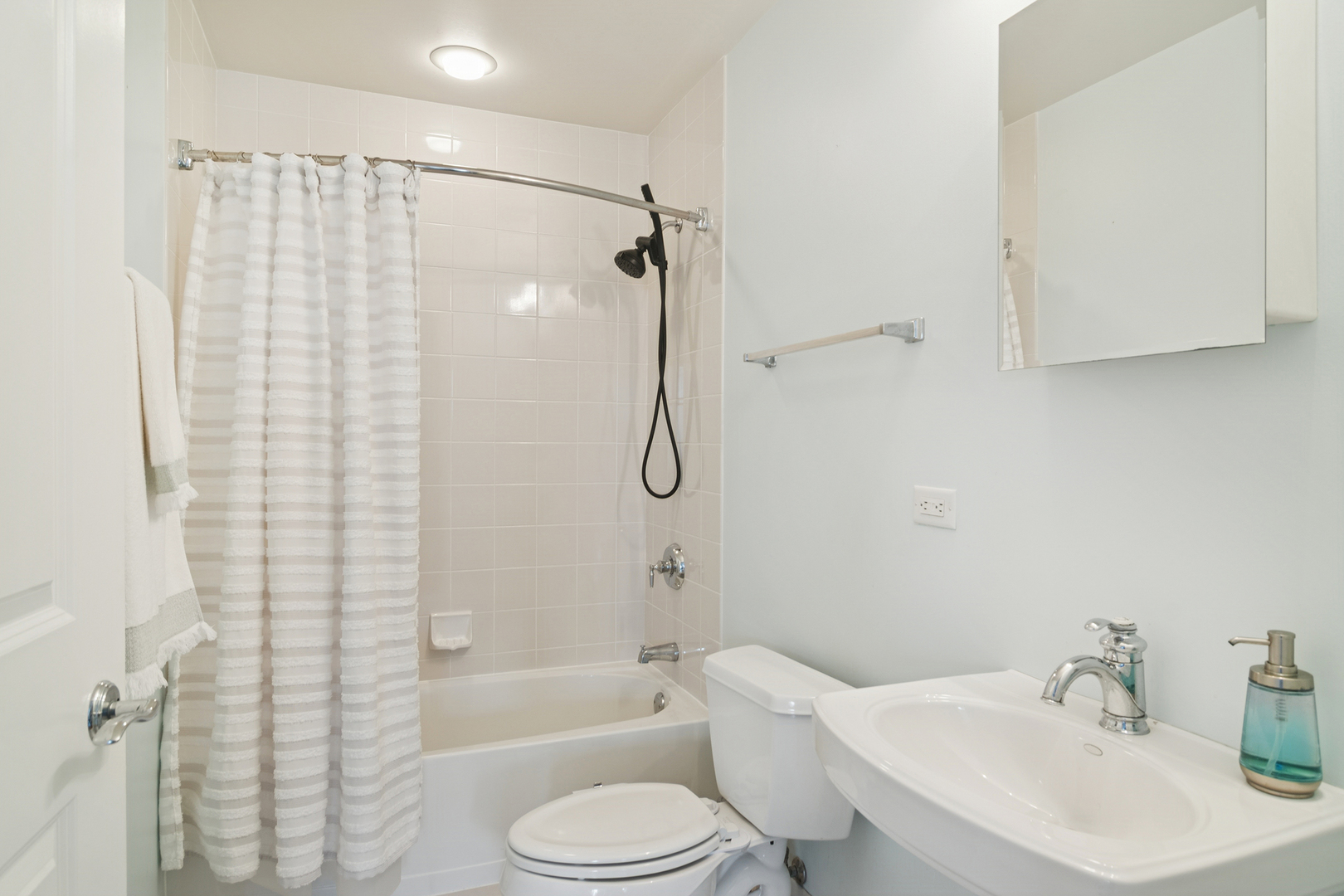 77 S Evergreen Avenue Unit: 606