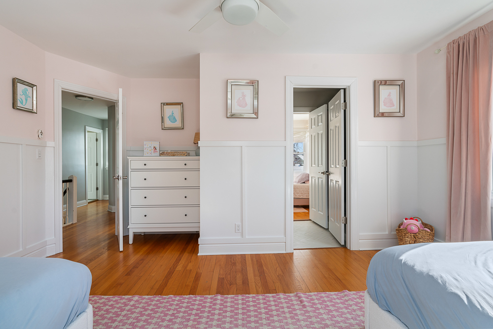 931 N Kennicott Avenue