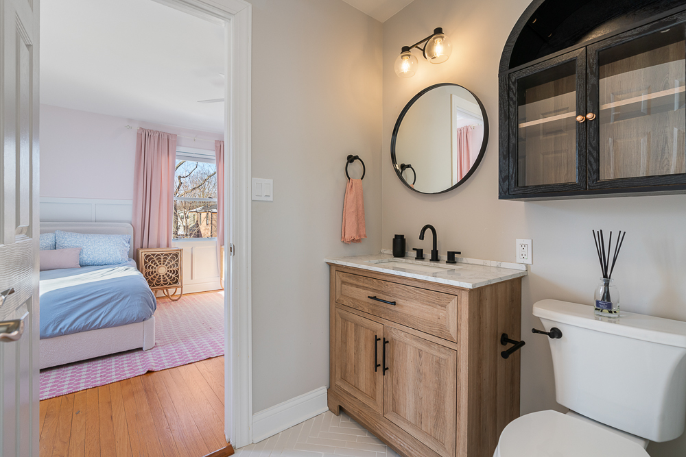 931 N Kennicott Avenue