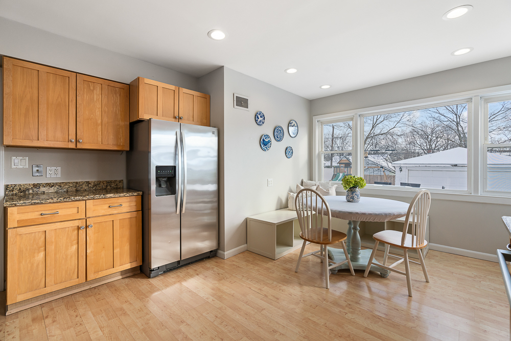 931 N Kennicott Avenue