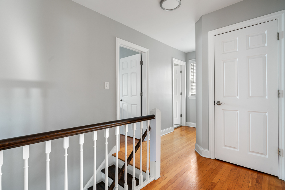 931 N Kennicott Avenue