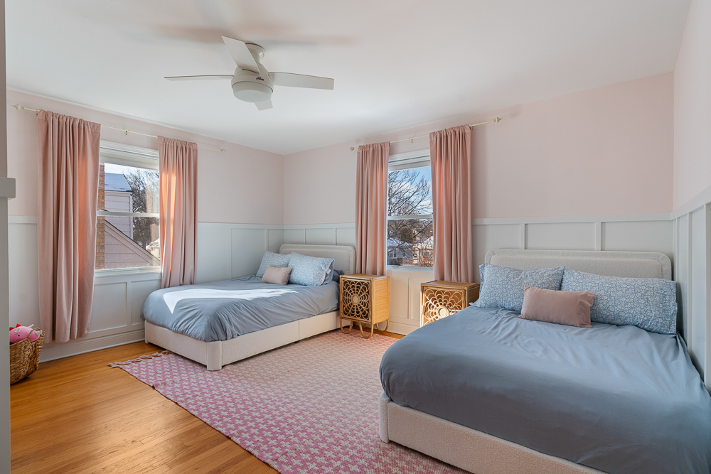 931 N Kennicott Avenue