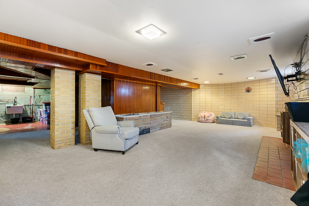 931 N Kennicott Avenue