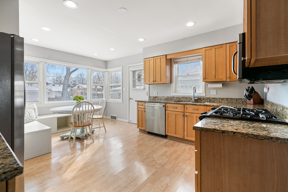 931 N Kennicott Avenue