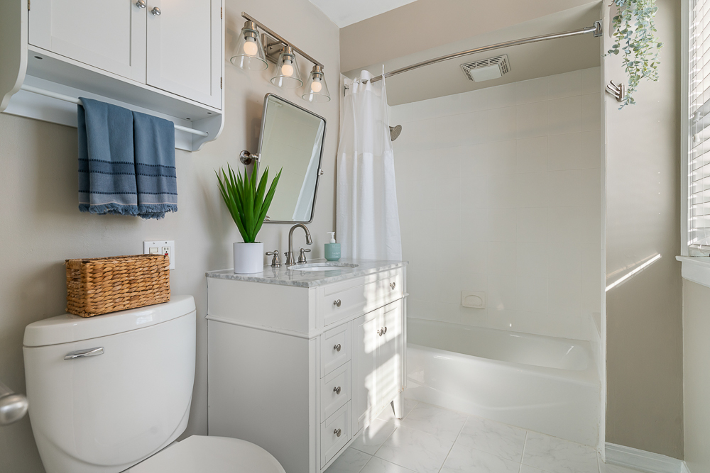 931 N Kennicott Avenue