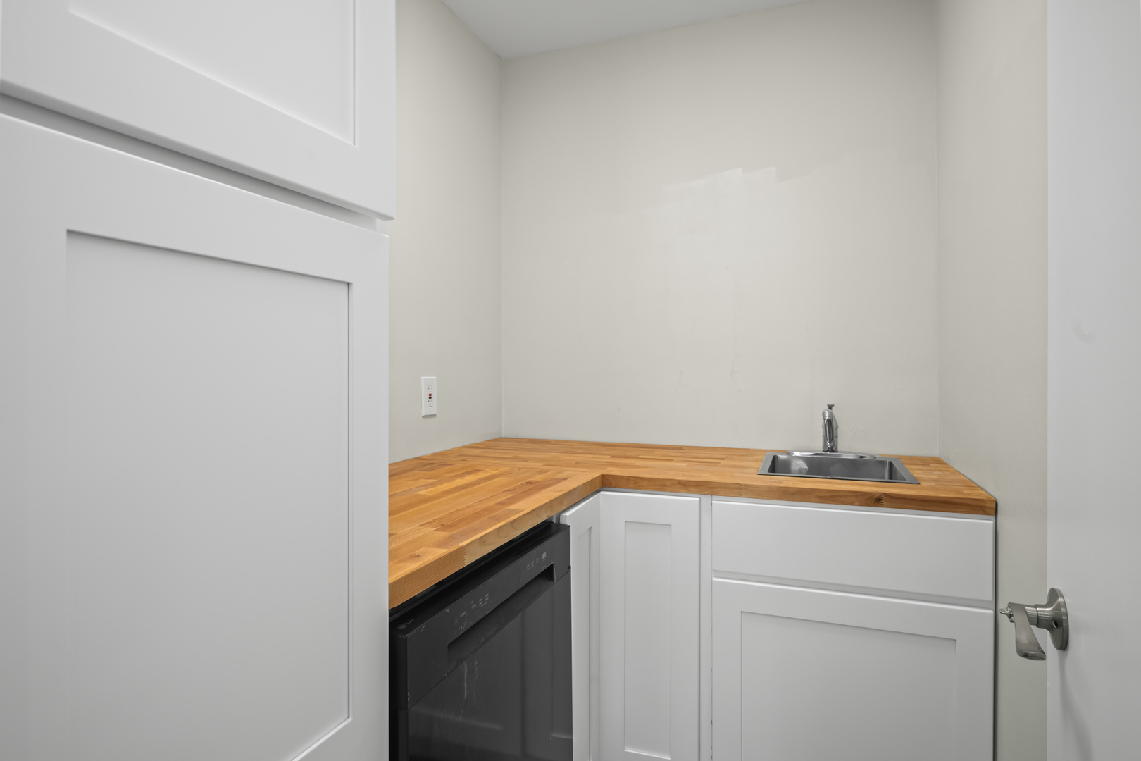 1130 N STRATFORD Road