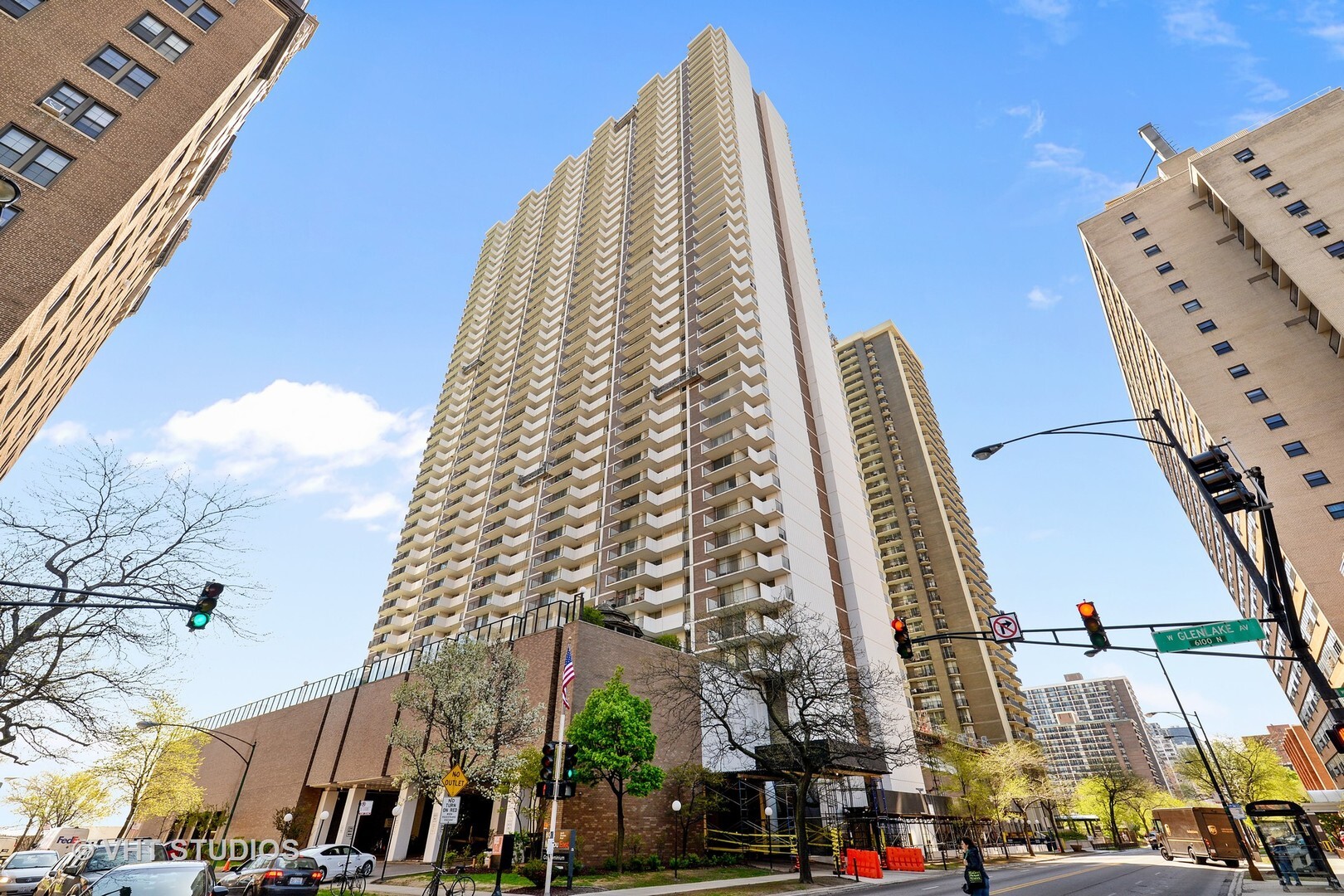 6033 N SHERIDAN Road Unit: 39L