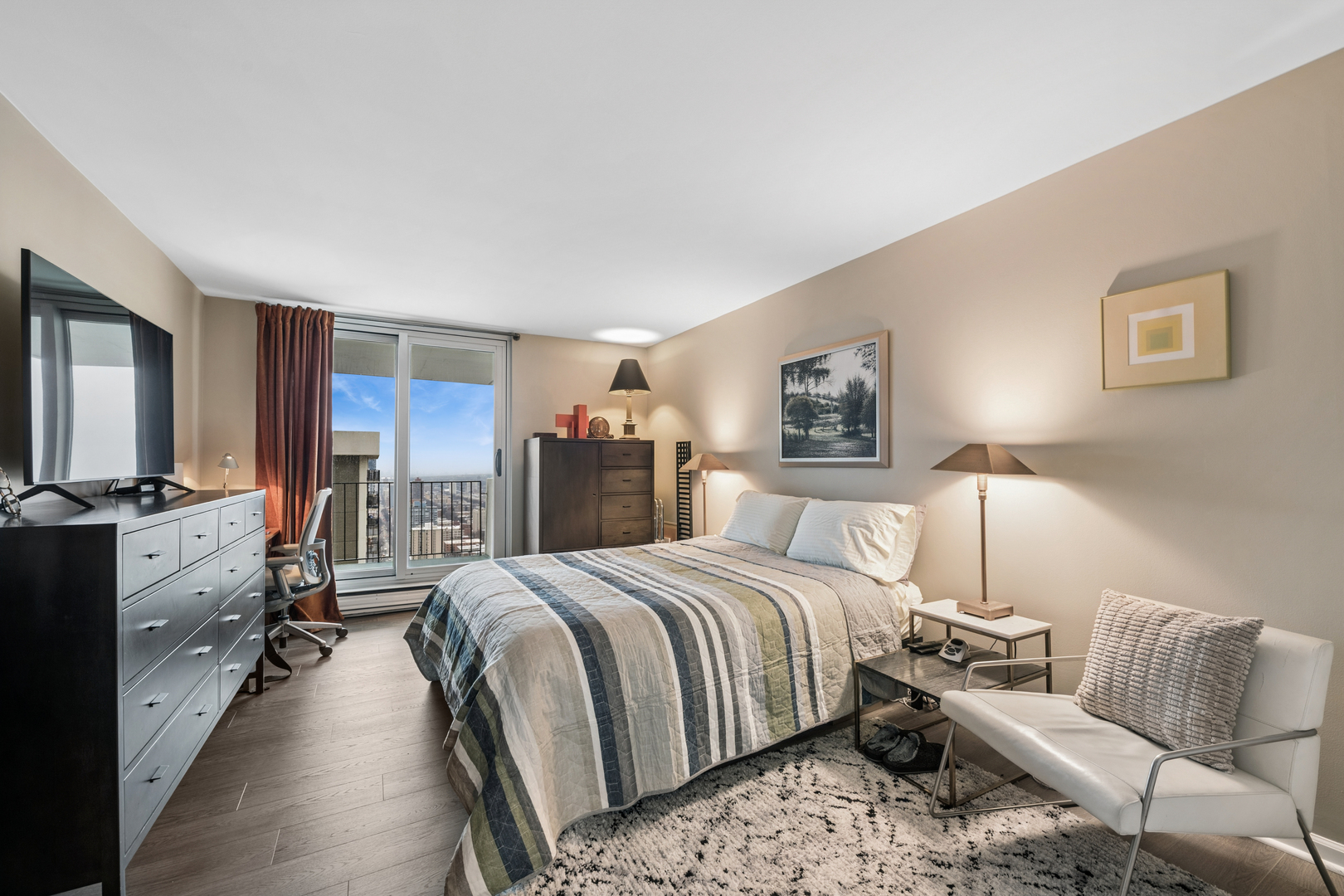 6033 N SHERIDAN Road Unit: 39L
