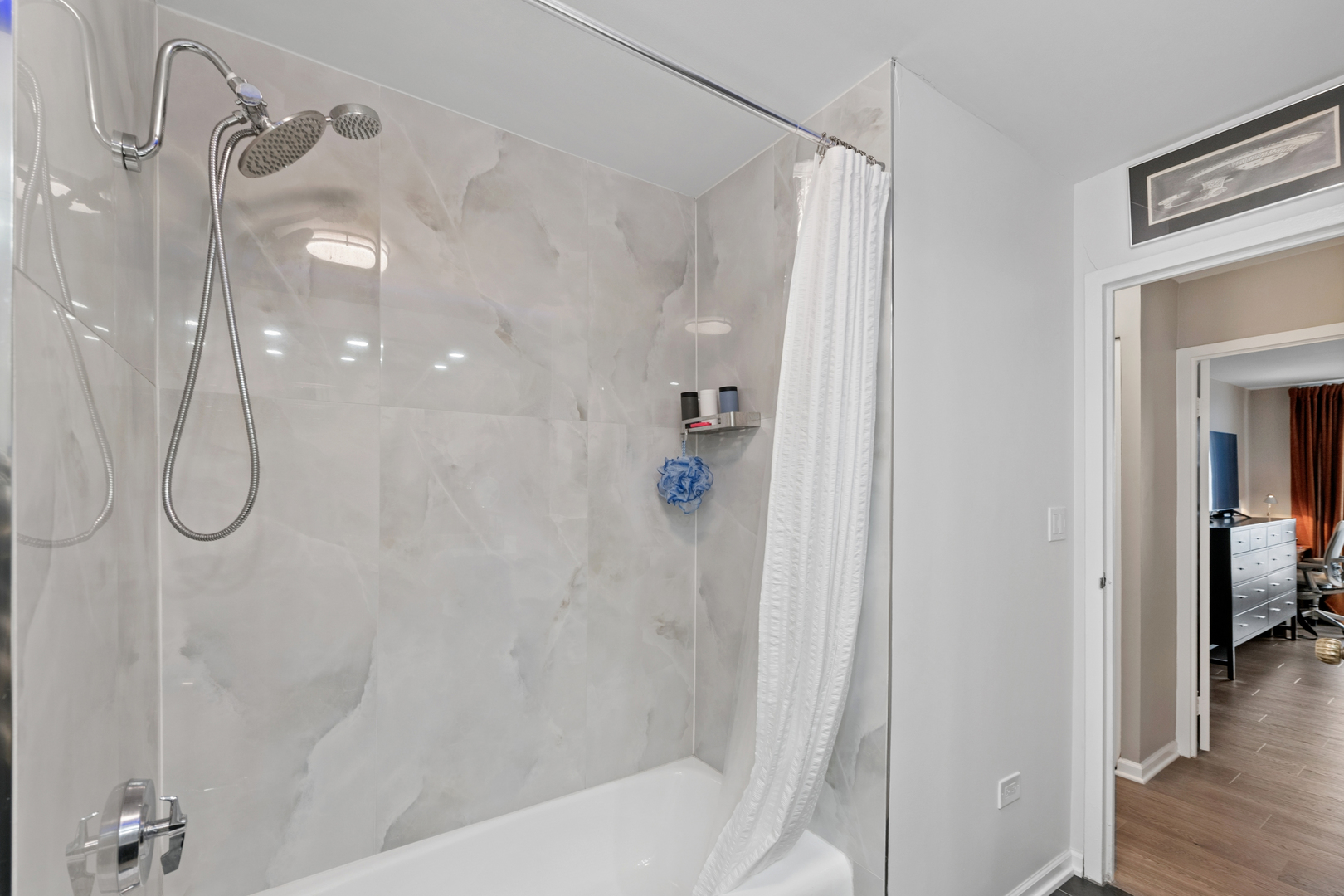 6033 N SHERIDAN Road Unit: 39L