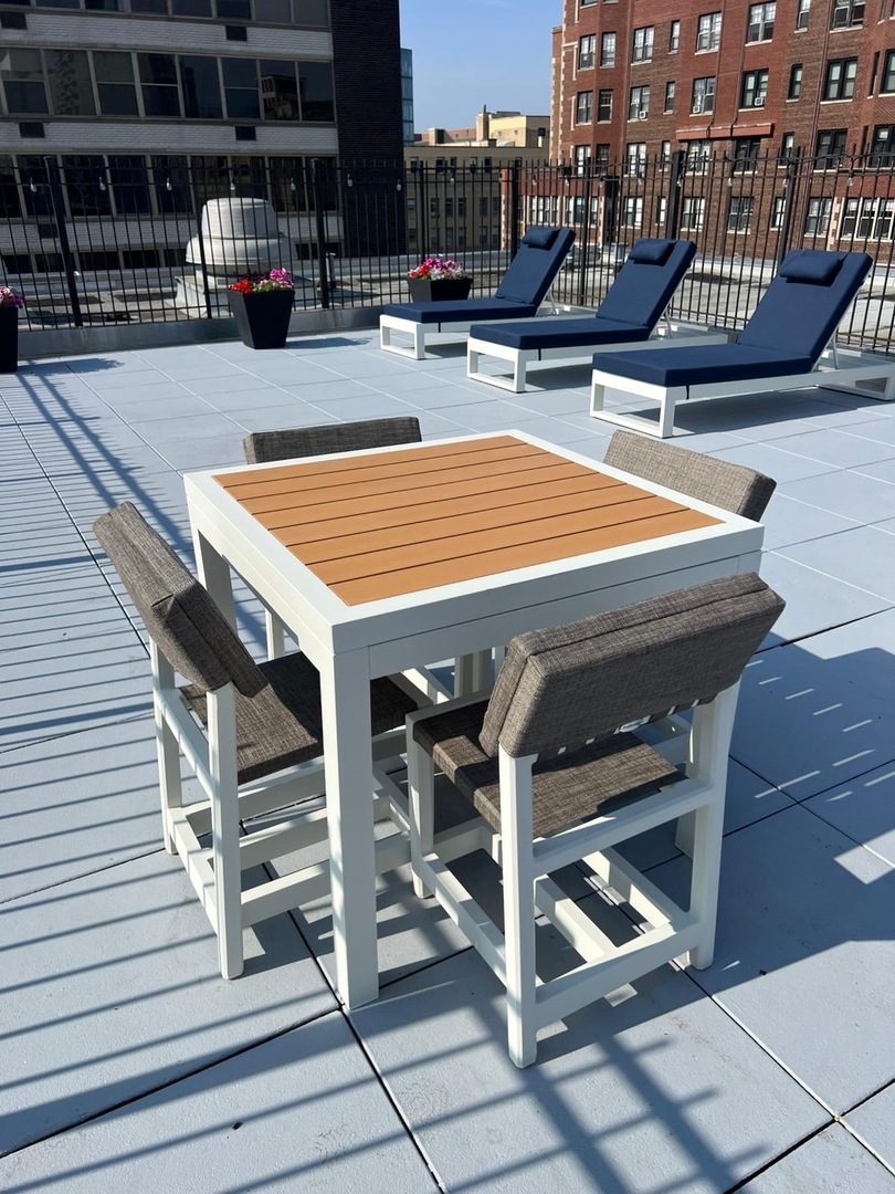 3033 N Sheridan Road Unit: 508