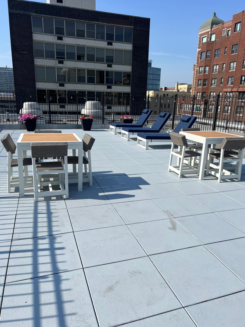 3033 N Sheridan Road Unit: 508