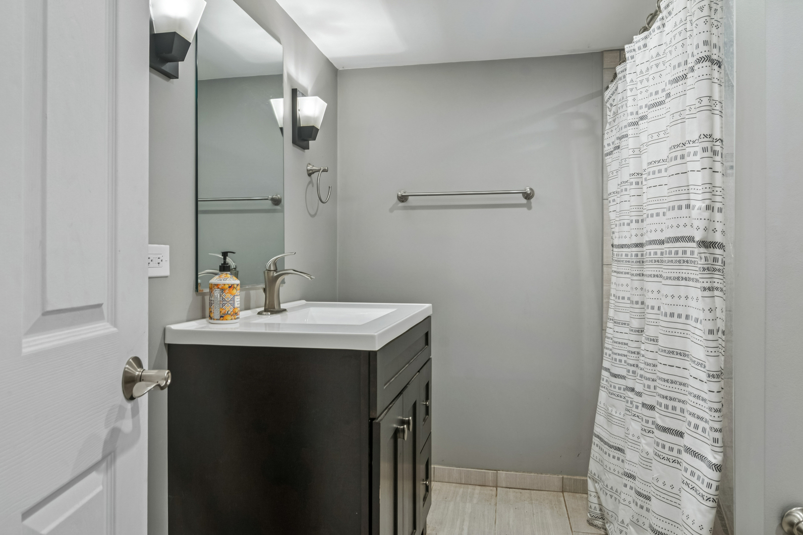 102 S ASHLAND Avenue