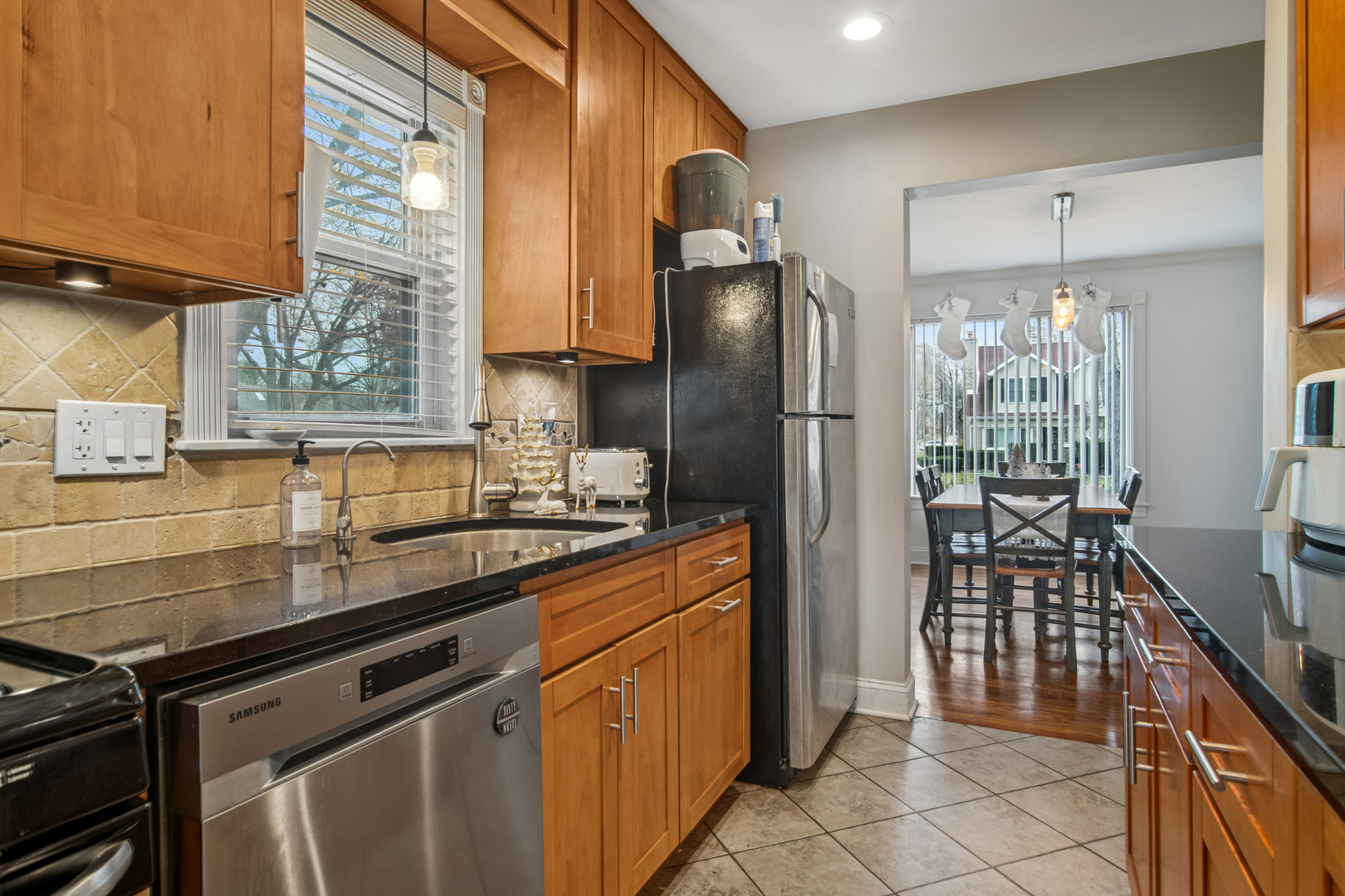 102 S ASHLAND Avenue