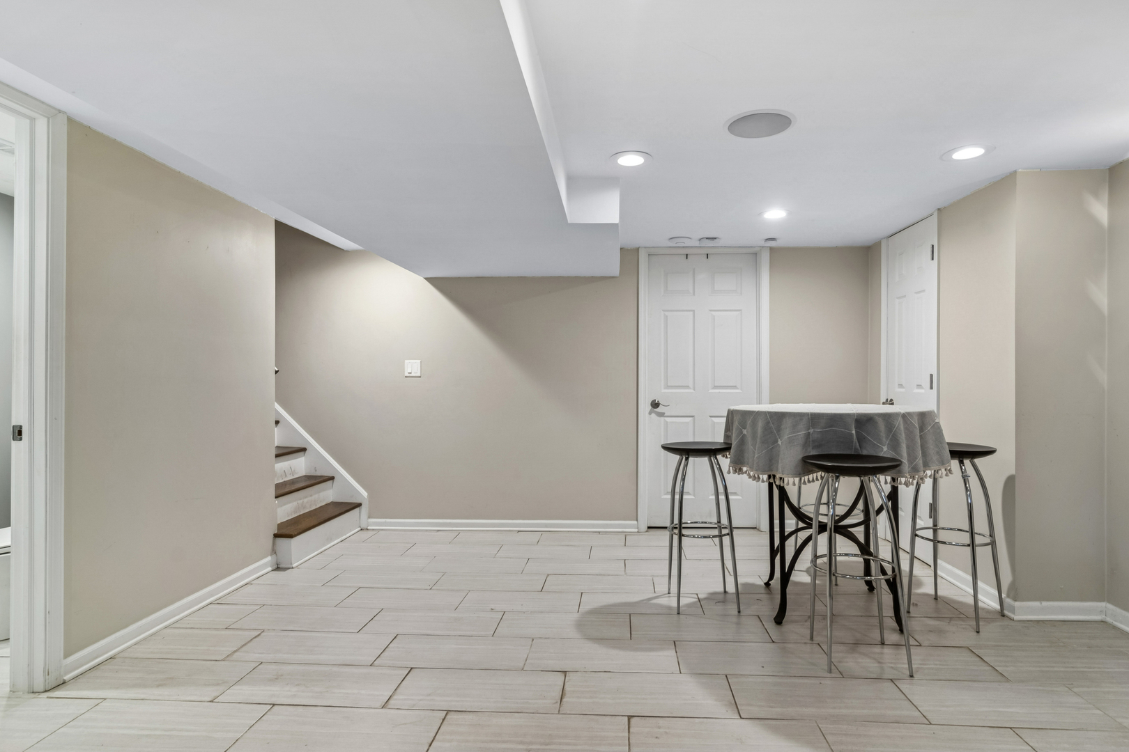 102 S ASHLAND Avenue