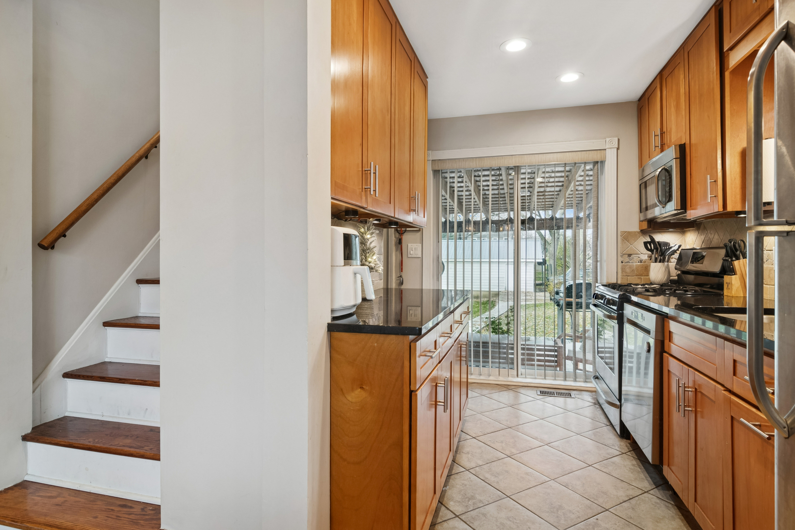 102 S ASHLAND Avenue