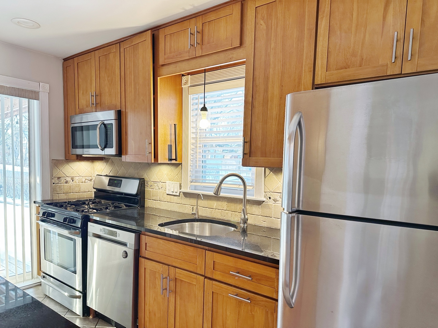 102 S ASHLAND Avenue