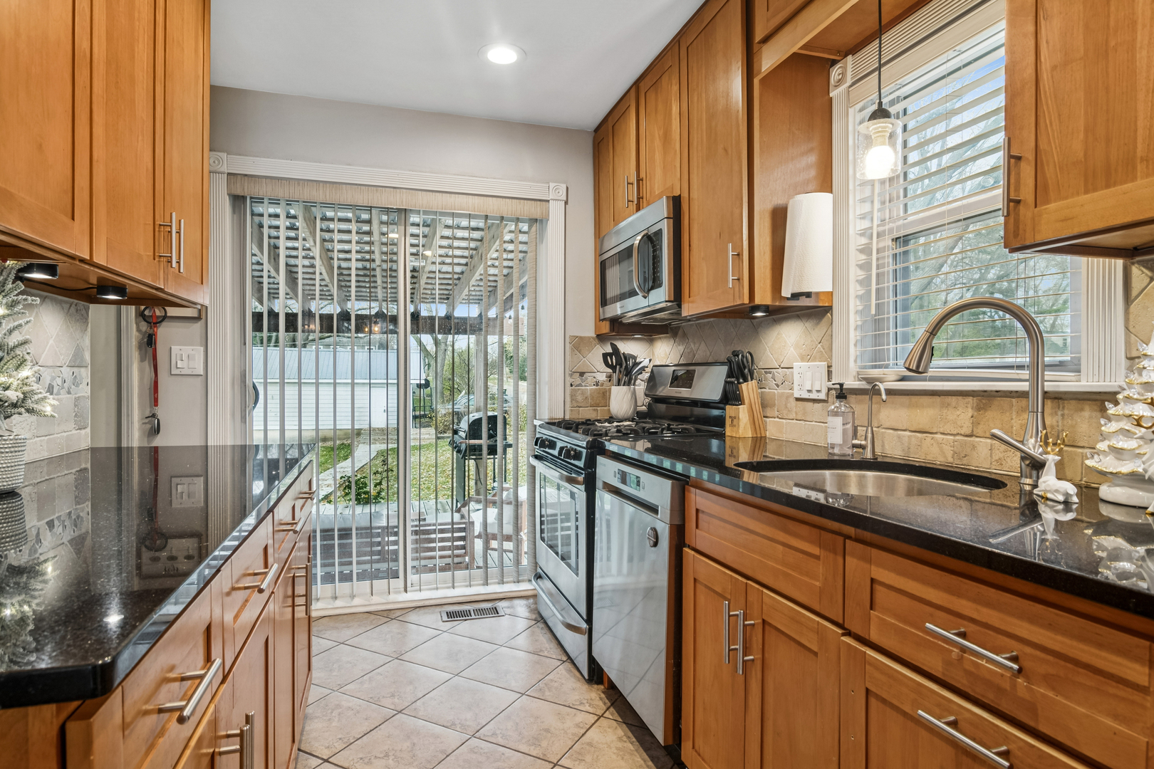 102 S ASHLAND Avenue