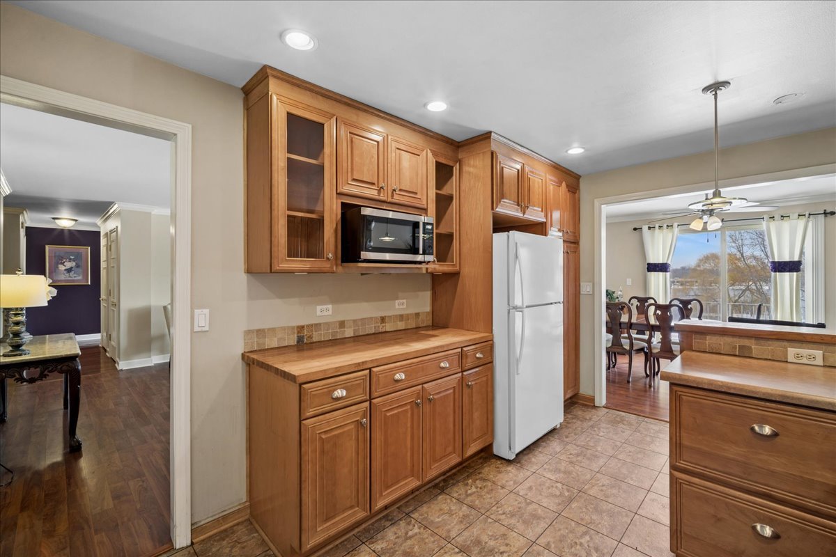 2700 E Bel Aire Drive Unit: 303