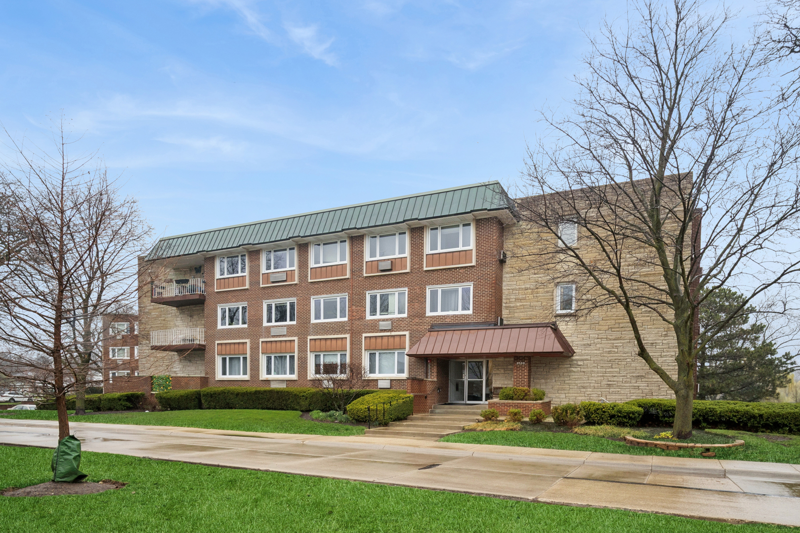2700 E Bel Aire Drive Unit: 303