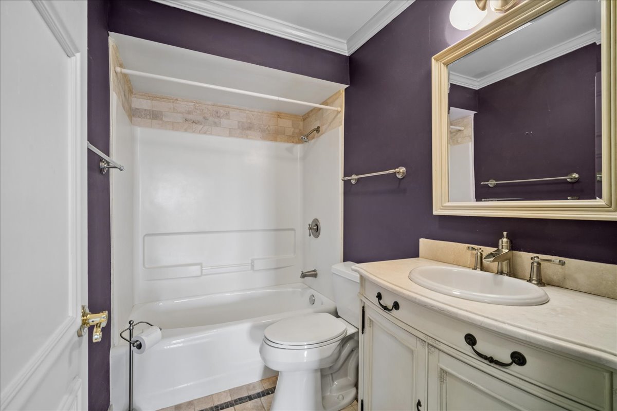 2700 E Bel Aire Drive Unit: 303