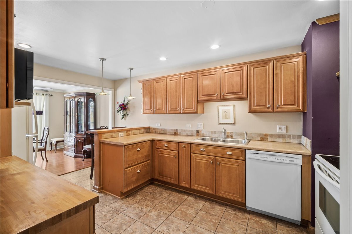 2700 E Bel Aire Drive Unit: 303