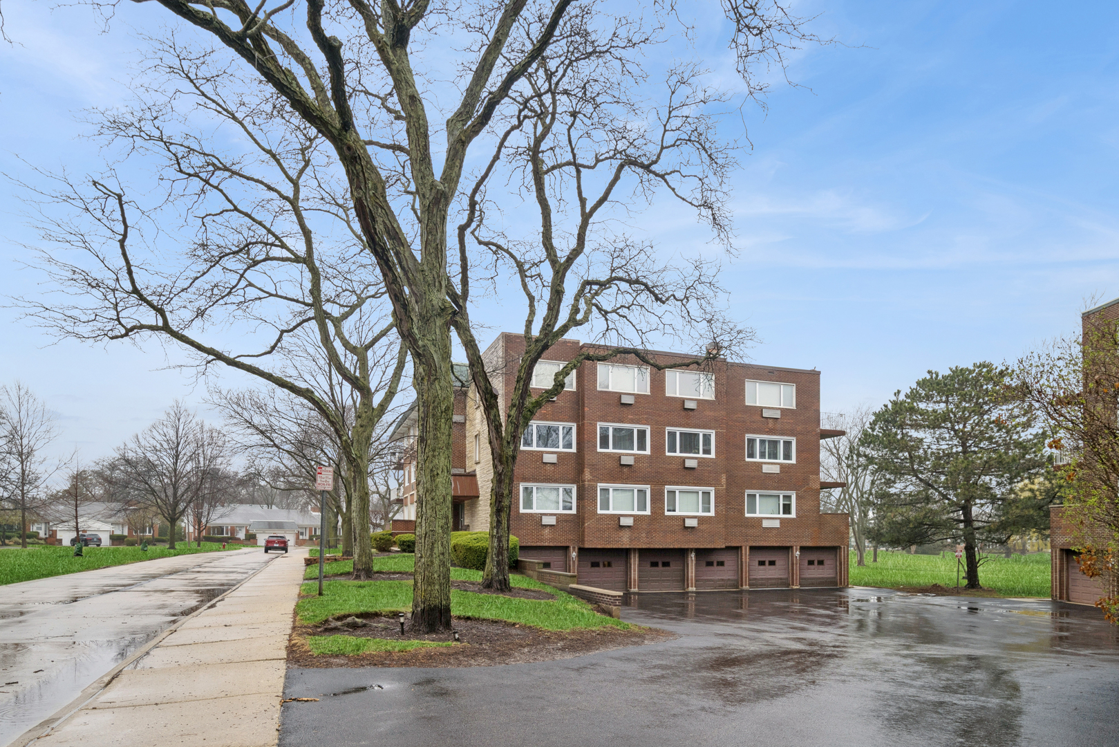 2700 E Bel Aire Drive Unit: 303