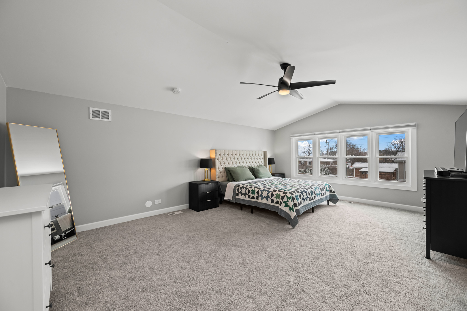 1919 N Pinetree Drive