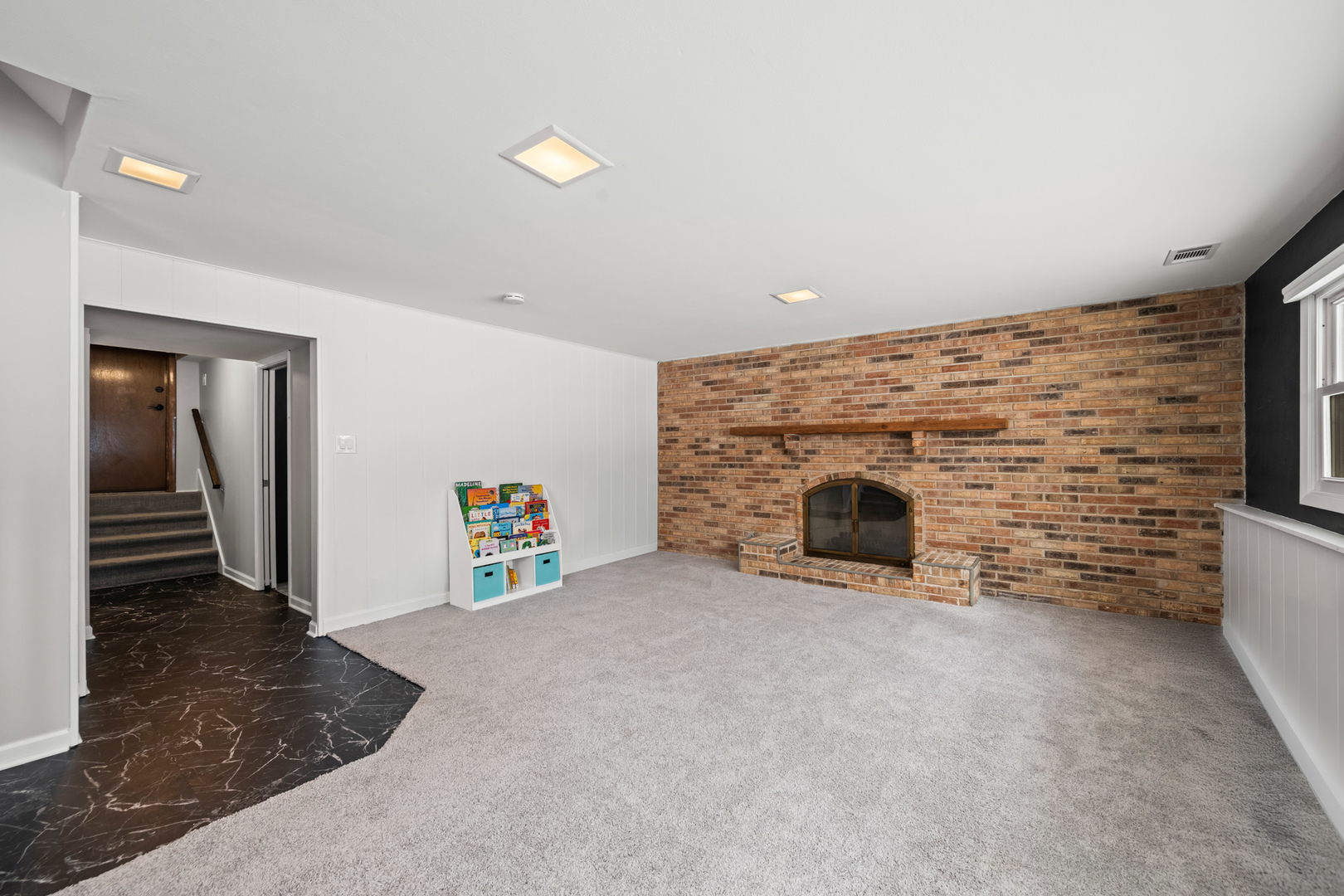 1919 N Pinetree Drive