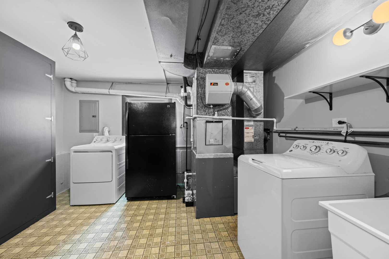 1919 N Pinetree Drive