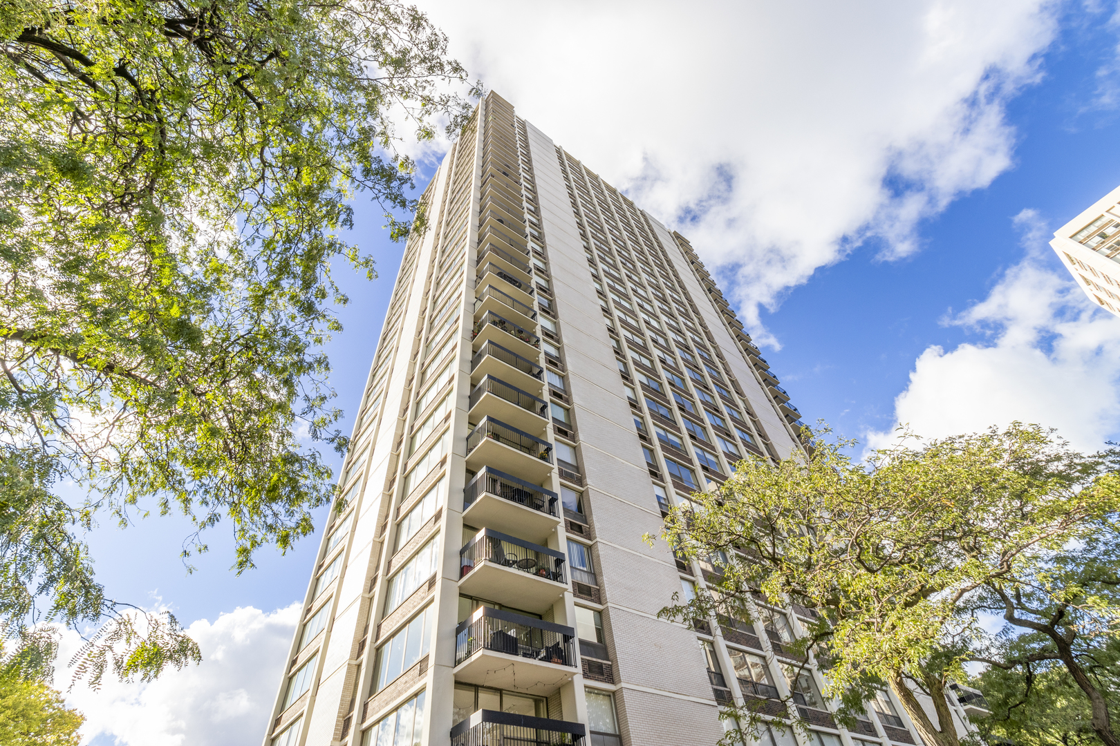 1455 N Sandburg Terrace Unit: 1105