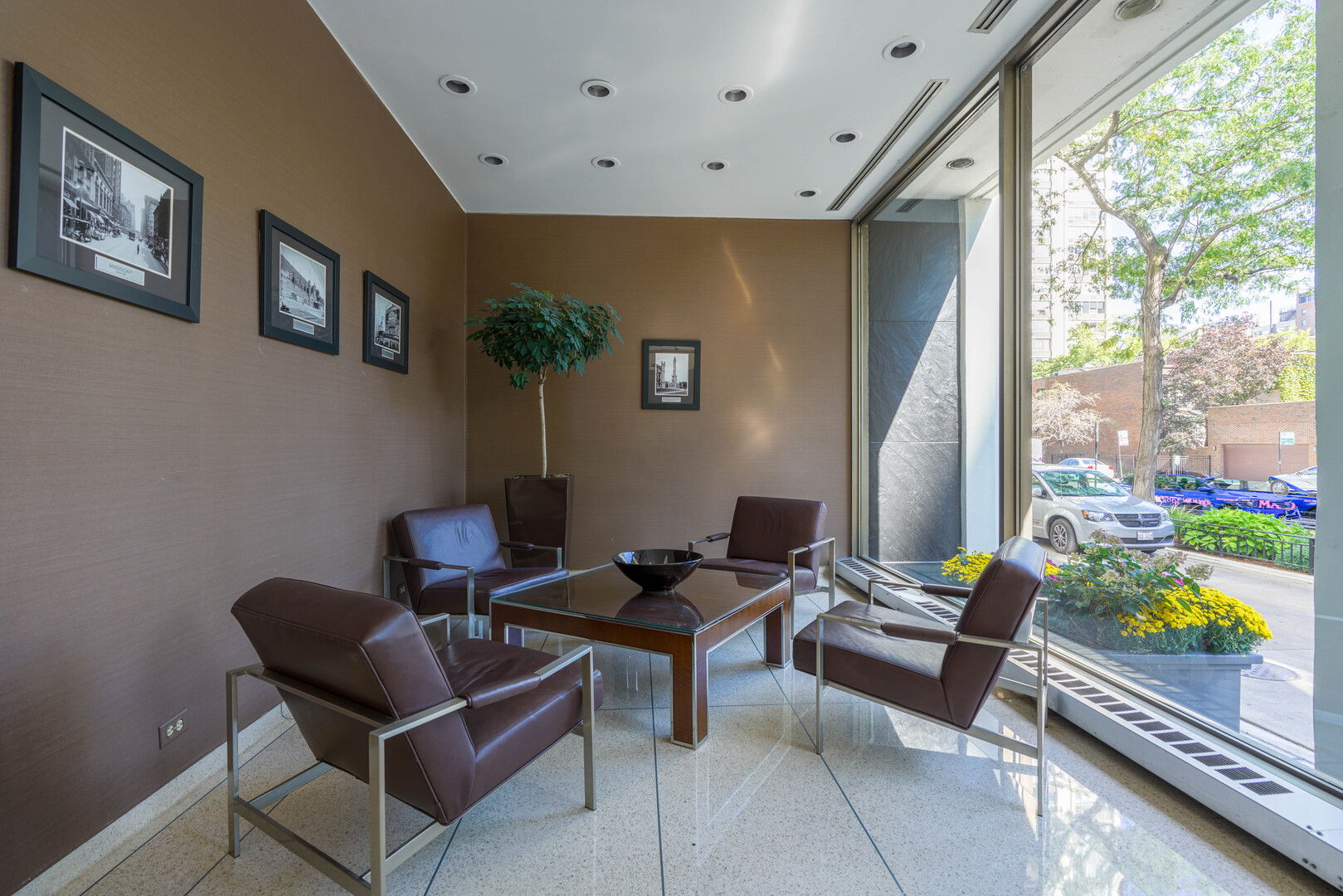 1455 N Sandburg Terrace Unit: 1105