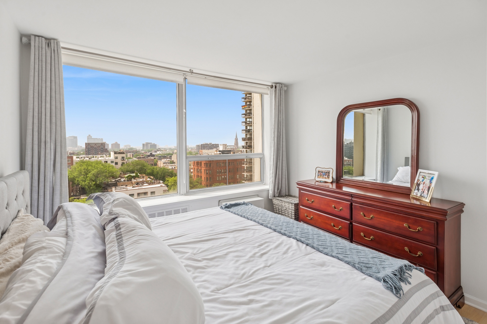 1455 N Sandburg Terrace Unit: 1105