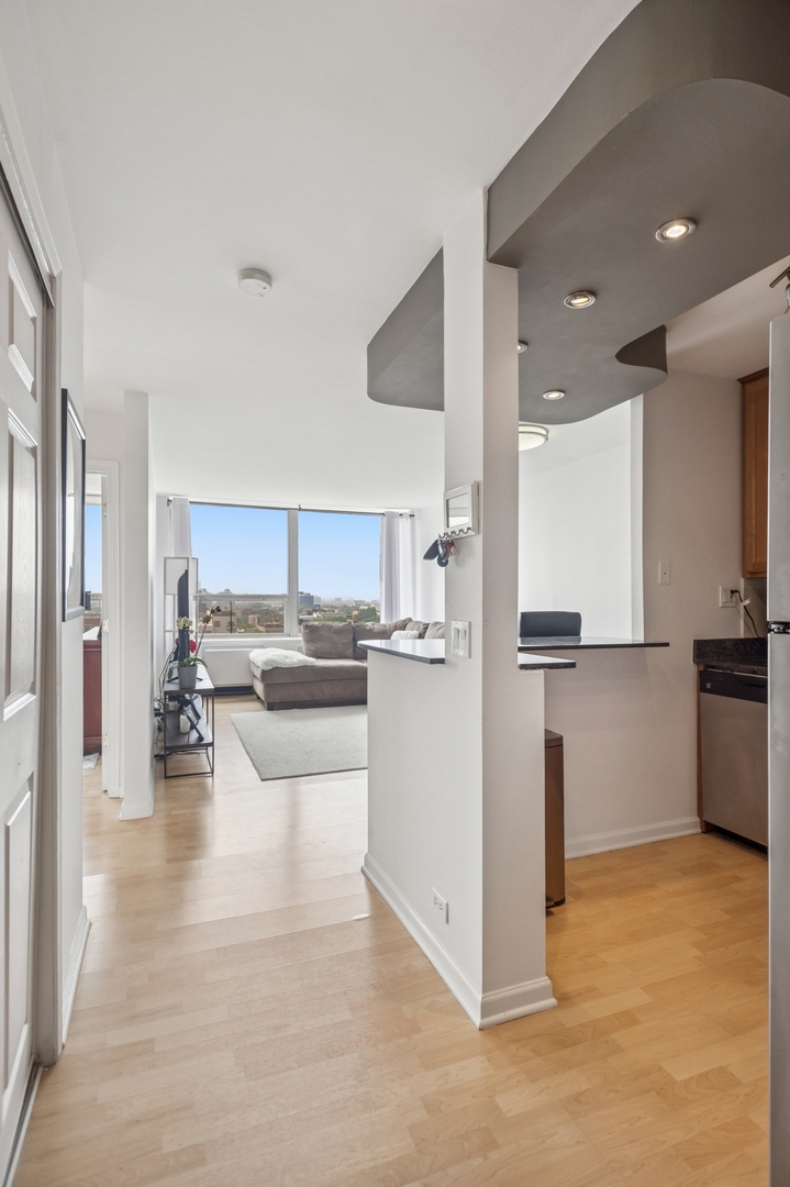 1455 N Sandburg Terrace Unit: 1105